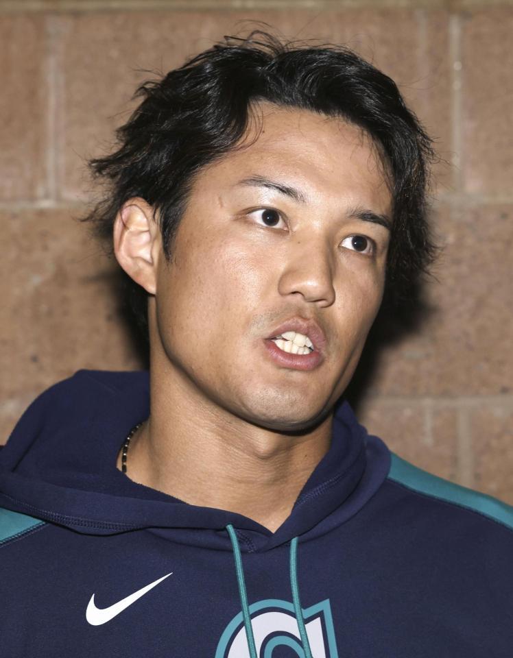 　ドジャース戦の登板を終え、取材に応じる藤浪（共同）