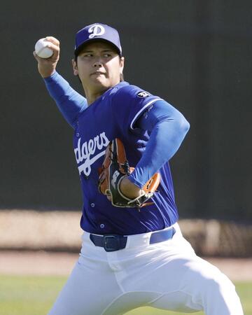 　力を込めて投球するドジャース・大谷