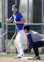 　帰塁練習で笑顔を見せるドジャース・大谷