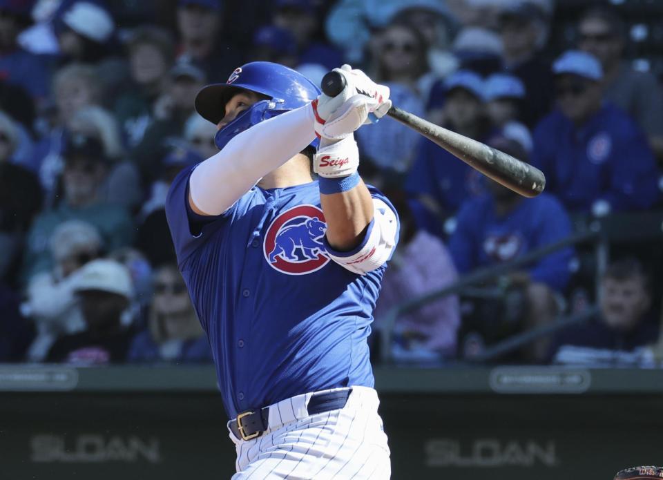 　マリナーズ戦の６回、オープン戦初本塁打となる２ランを放つ鈴木（共同）