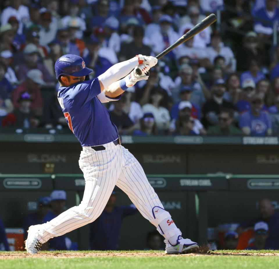 　４回、中前適時打を放つ鈴木