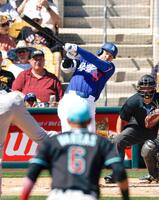 　１回、右翼線二塁打を放つドジャース・大谷（共同）