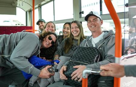 　グラスノー（左）ら（ロサンゼルス・ドジャース提供）