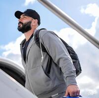 　チャーター機に乗り込むタナ-・スコット（ロサンゼルス・ドジャース提供）