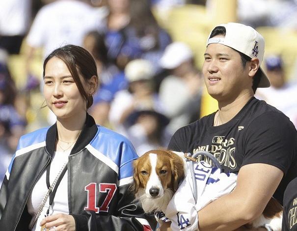 大谷翔平 お留守番の真美子夫人がサプライズ！機内にメッセージと