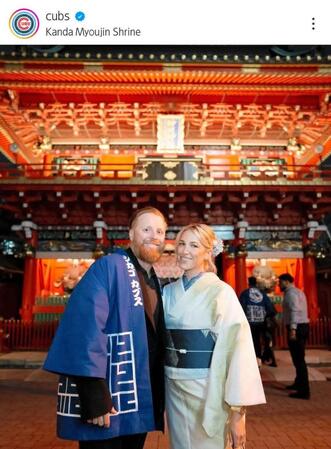 　ターナーとコートニー夫人。カブスの公式インスタグラム（ｃｕｂｓ）より