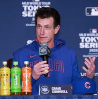 　会見するカウンセル監督（撮影・金田祐二）