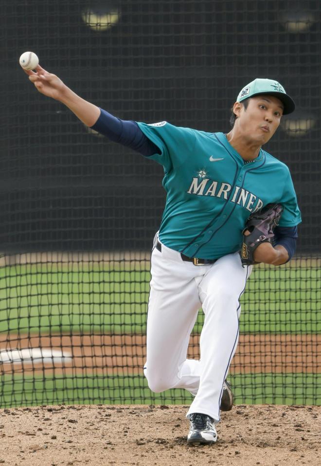 　実戦形式の練習に登板した藤浪（共同）