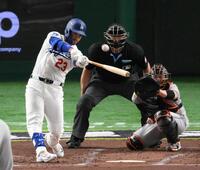 　３回、ドジャースのコンフォルトが先制のソロを放つ（撮影・堀内翔）