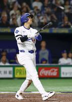 　３回、右越えに２点本塁打を放つ大谷