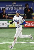 　３回、２点本塁打を放ち一塁へ向かう大谷