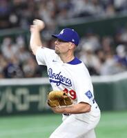 　７回に登板したトライネン（撮影・佐々木彰尚）