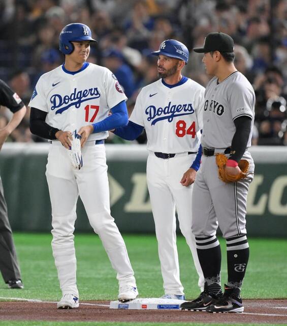 大谷翔平 打席に入る前に巨人ベンチへ一礼 日本でもルーティン変わらず