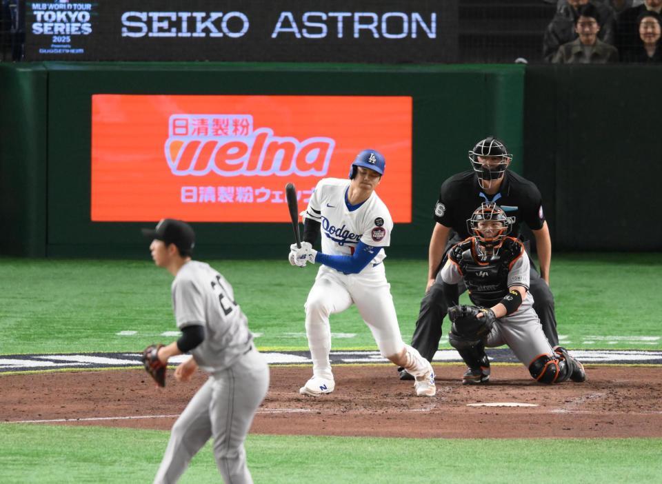 　５回、二ゴロに倒れた大谷（投手・戸郷）＝撮影・堀内翔