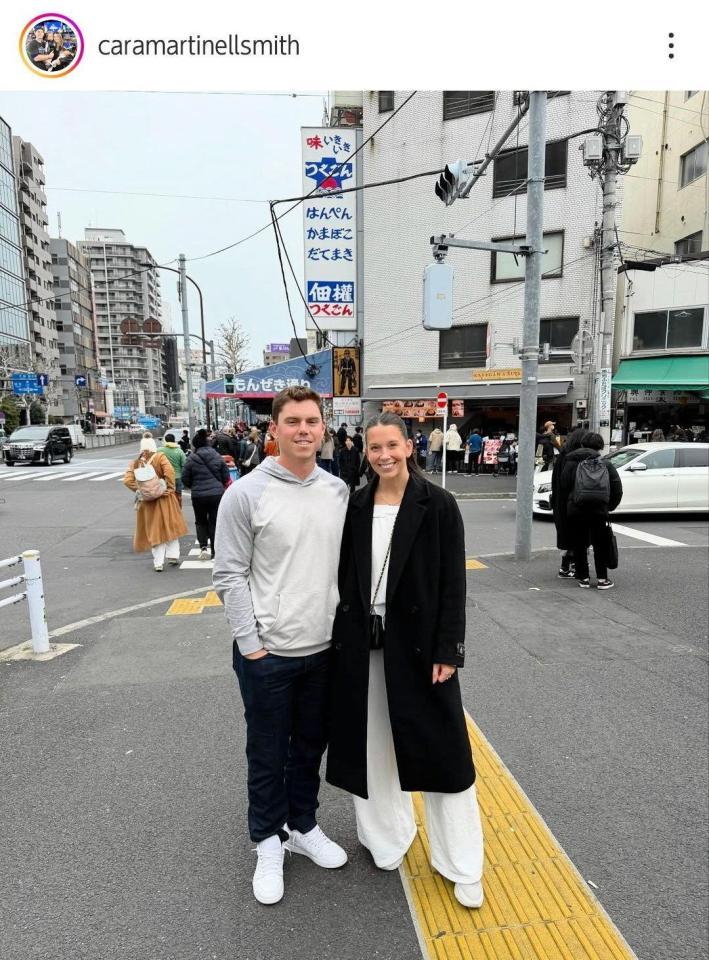 　スミスのカーラ夫人のインスタグラム（ｃａｒａｍａｒｔｉｎｅｓｍｉｔｈ）より