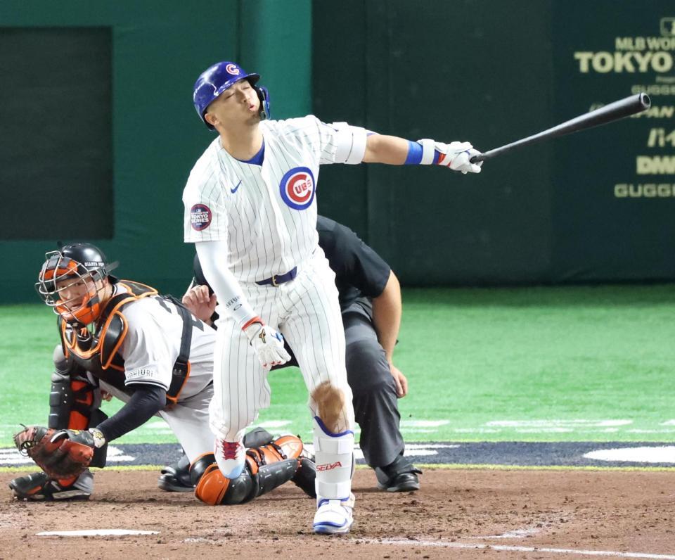 　７回、空振り三振に倒れる鈴木（撮影・吉澤敬太）