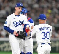 　５回、降板するスネル（撮影・伊藤笙子）