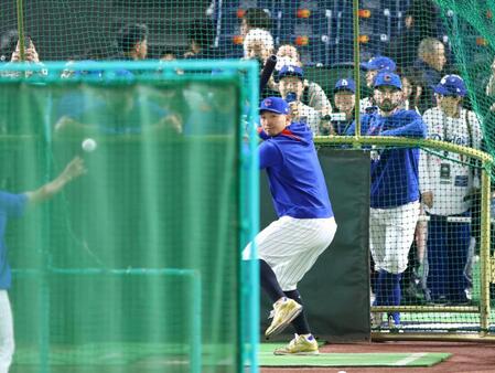 　打撃練習する鈴木（撮影・吉澤敬太）