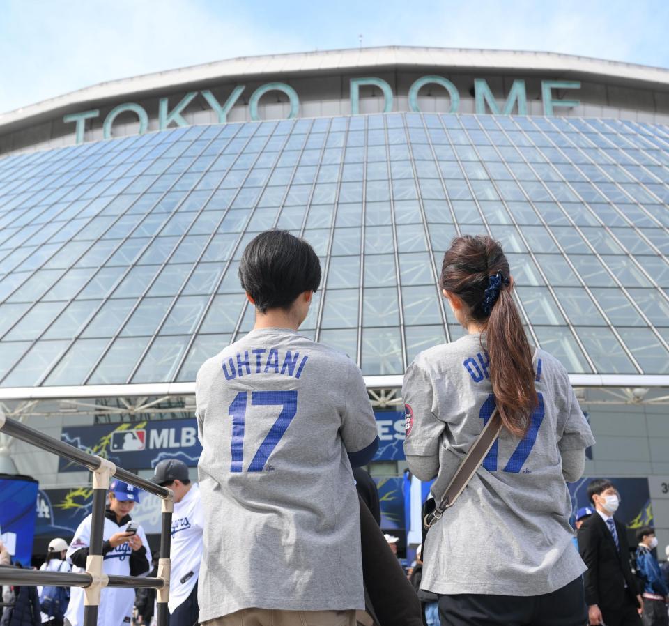 　ＭＬＢ開幕戦に訪れたファン（撮影・伊藤笙子）