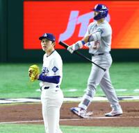 　３回、鈴木に四球を与えた佐々木（撮影・吉澤敬太）