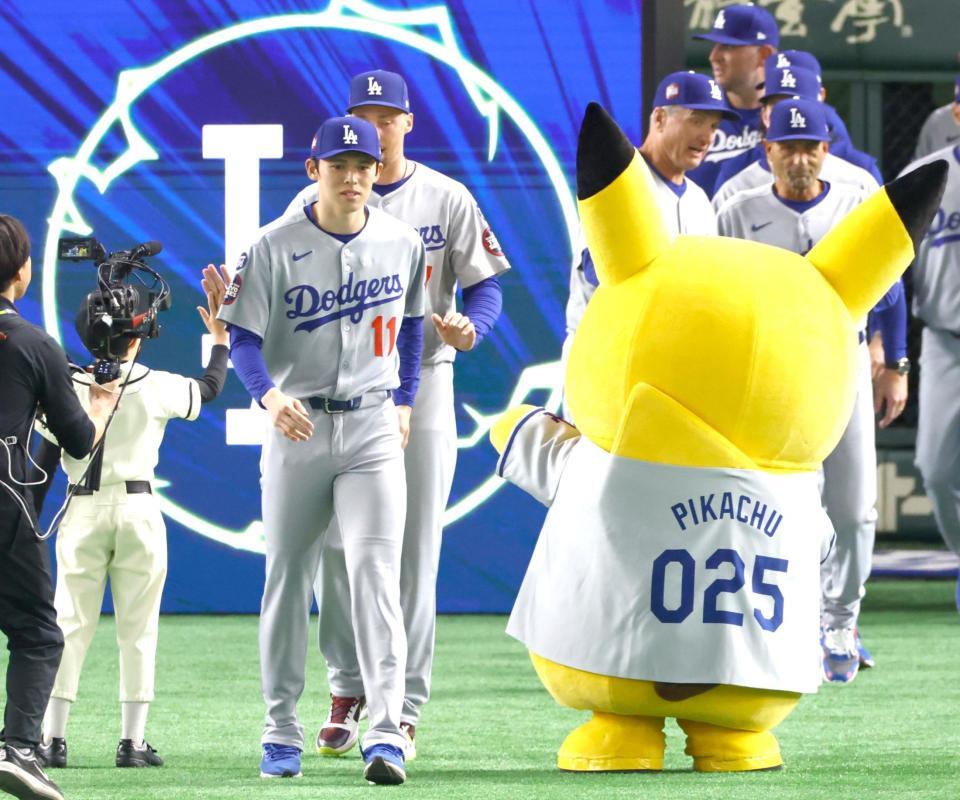 　入場する佐々木（撮影・吉澤敬太）