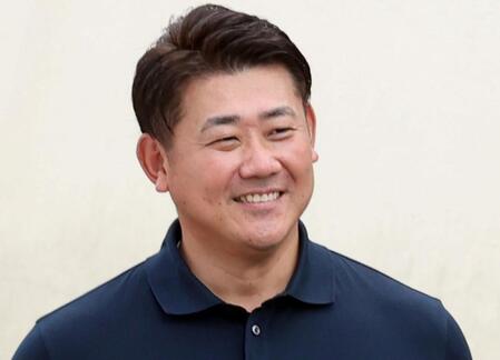 日本語で「大輔さん、ありがとう」　平成の怪物が始球式　小笠原慎之介との３ショットも球団公式ＳＮＳが投稿