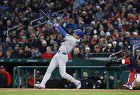 　３回、４号２ランを放つ大谷（共同）