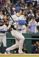 　１回、二塁内野安打を放つ大谷（共同）