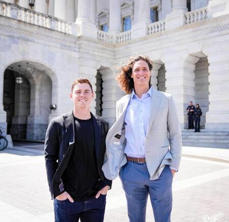 　米国国会議事堂を訪れたグラスノーとスミス（ロサンゼルス・ドジャース提供）