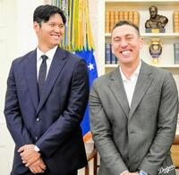 　ホワイトハウスを訪問した大谷とバーンズ（ロサンゼルス・ドジャース提供）