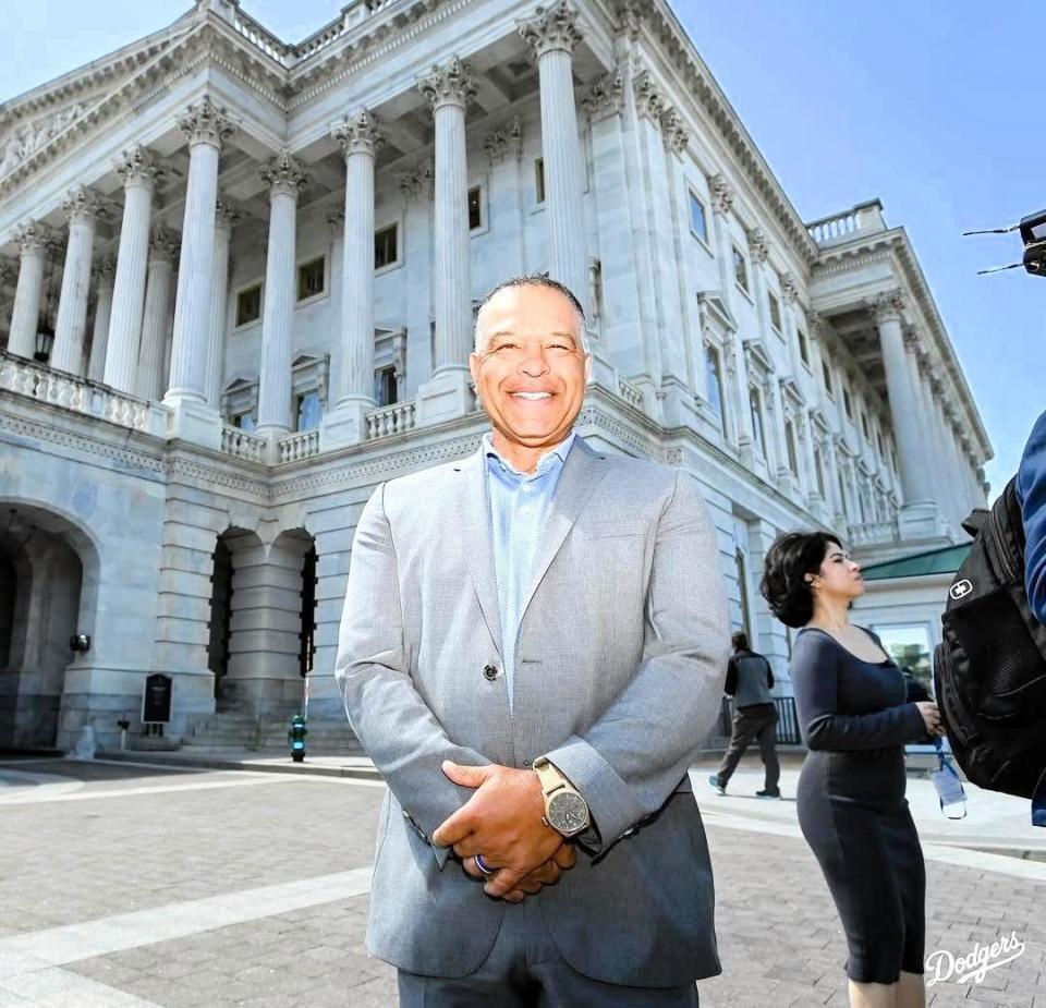 　米国国会議事堂を訪れたロバーツ監督（ロサンゼルス・ドジャース提供）