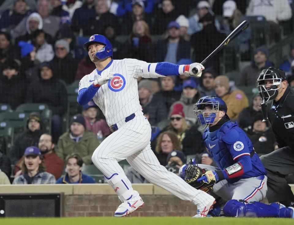 　２回、２点打を放つ鈴木（共同）