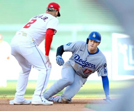 　７回、二盗を決める大谷（共同）