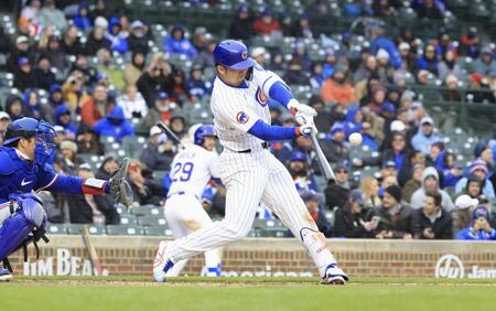 　９回、右前打を放つ鈴木（ゲッティ＝共同）