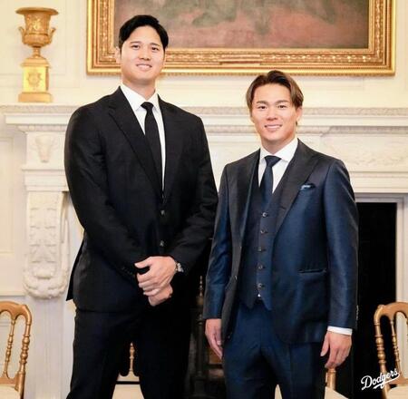 【写真】山本由伸　大谷翔平と背伸び対決の決定的瞬間　笑顔の我慢比べ状態が激カワ