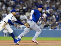 　４回、右前打で出塁するも、一、二塁間で挟殺される鈴木