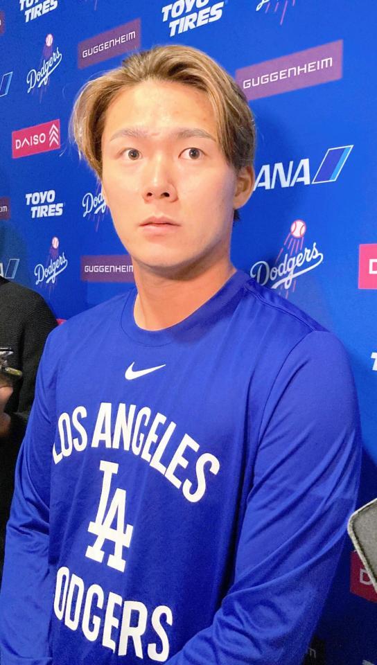 　試合後、報道陣の質問に答える山本（撮影 ・小林信行）