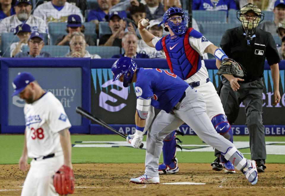 　７回、三振に倒れた鈴木