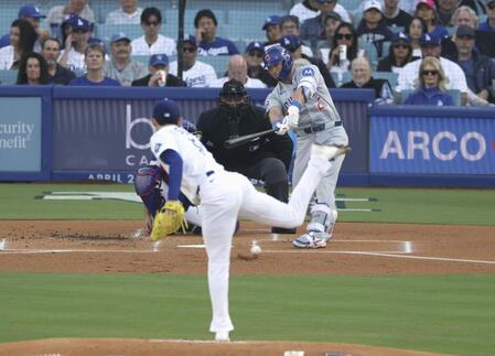 　１回、遊ゴロに倒れる鈴木。投手佐々木（共同）