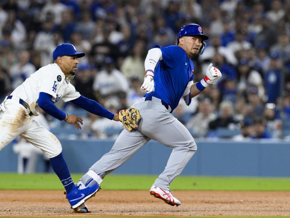 　４回、右前打で出塁するも、一、二塁間で挟殺される鈴木