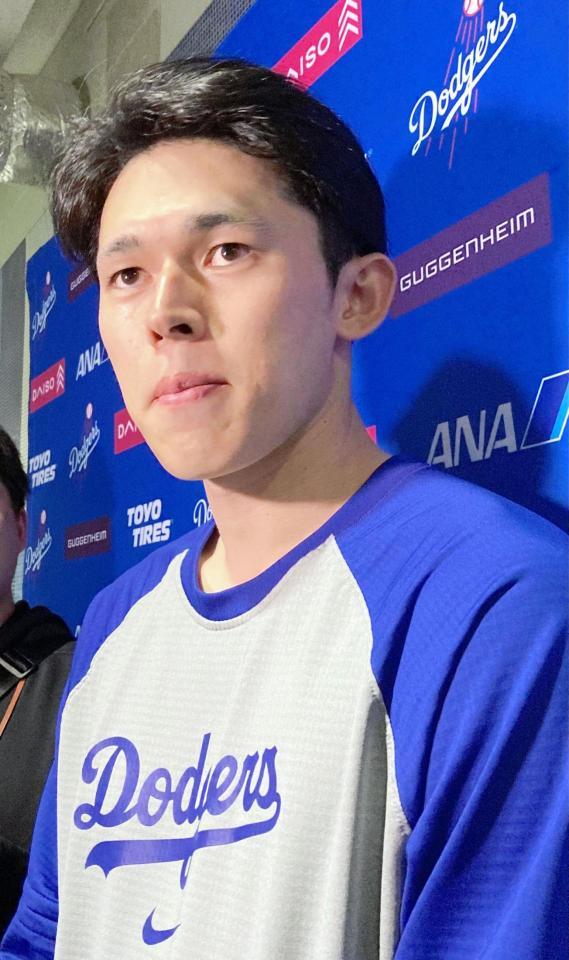 　試合後、インタビューに答える佐々木（撮影・小林信行）