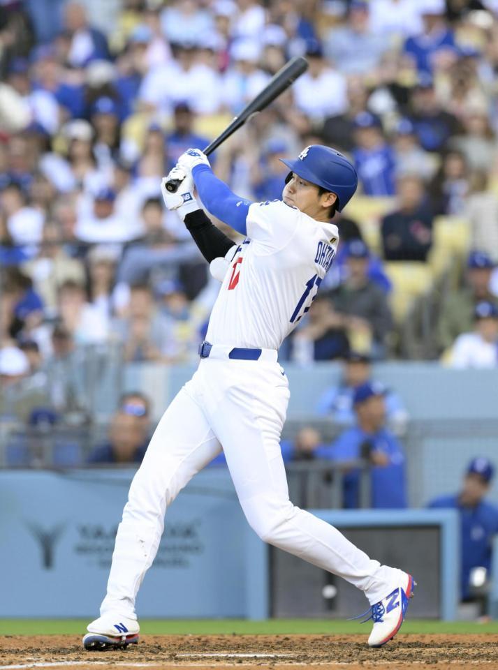 　７回、右飛に倒れた大谷