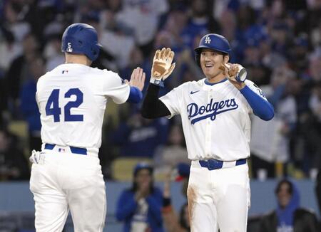 【動画】強烈自打球で大谷の表情がゆがむ　渾身のフルスイングが仇に
