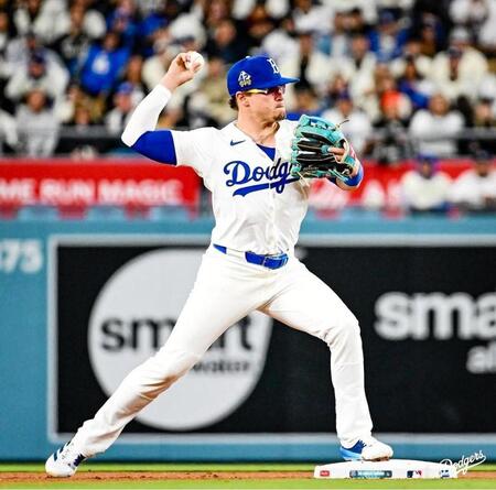 　二塁で途中出場したキケ・ヘルナンデス（ロサンゼルス・ドジャース提供）