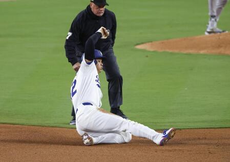 　ロッキーズ戦の３回、二盗する大谷。メジャー通算１５０盗塁に到達した