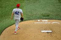 　先発した菊池。「ジャッキー・ロビンソン・デー」で背番号「42」をつけている（イマジンイメージズ・ロイター＝共同）