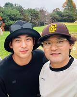 　パク・チャンホ氏の公式インスタグラム＠ｃｈａｎｈｏｐａｒｋ６１より　（左から）イ・ジョンフ選手、パク・チャンホ氏