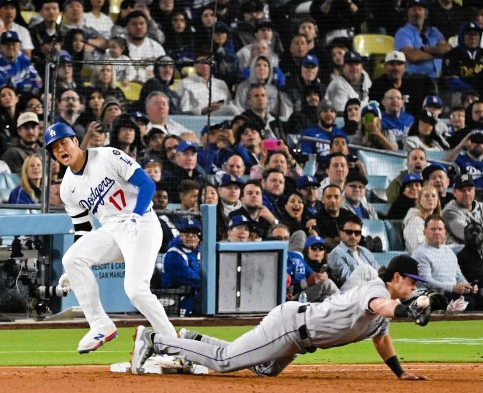 　一塁に激走し内野安打をもぎ取った大谷（ジョン・スーフー／ドジャース提供）＝１４日