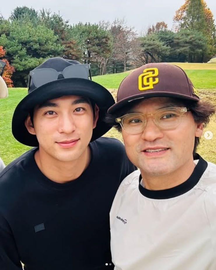 　パク・チャンホ氏の公式インスタグラム＠ｃｈａｎｈｏｐａｒｋ６１より　（左から）イ・ジョンフ選手、パク・チャンホ氏