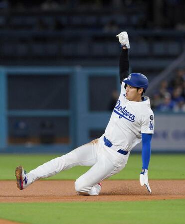 　３回、二盗するドジャース・大谷。メジャー通算１５０盗塁に到達した（共同）